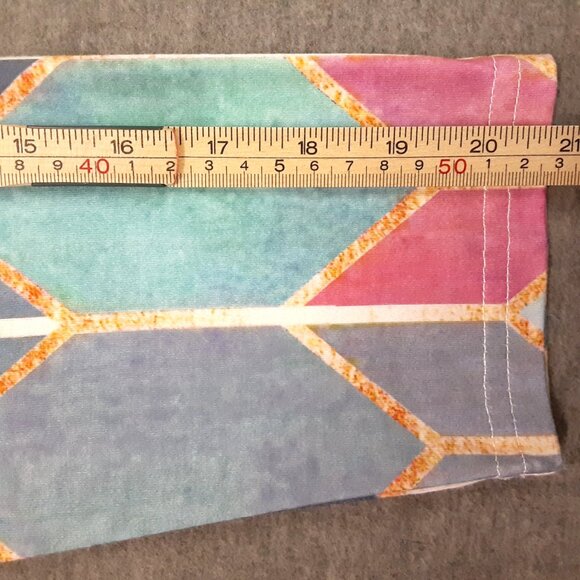 Unbranded Womans Blouse Size LARGE, 3/4 Sleeve Multicolor, Buttons at Neck - Picture 7 of 8